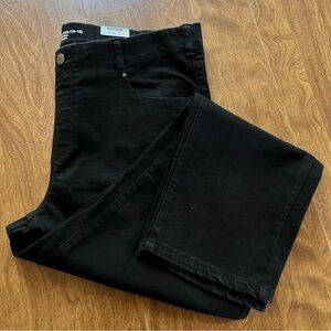 TIME & TRU NWT Black Mid Rise Straight Pull On Denim Jeans Plus size XL (16/18)